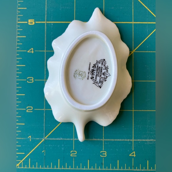 Fabrique Royals Limoges, France. Leaf Trinket Dish from L'HOTEL LANCASTER" PARIS - Picture 6 of 11